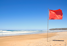 Photo of Какво означава, ако има на плажа има червен флаг?